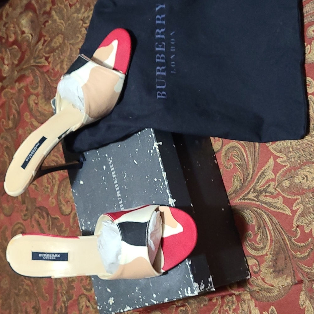 Burberry Slides size 40.5